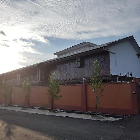 Little Kampung Studio Teluk Intan Kültér fotó