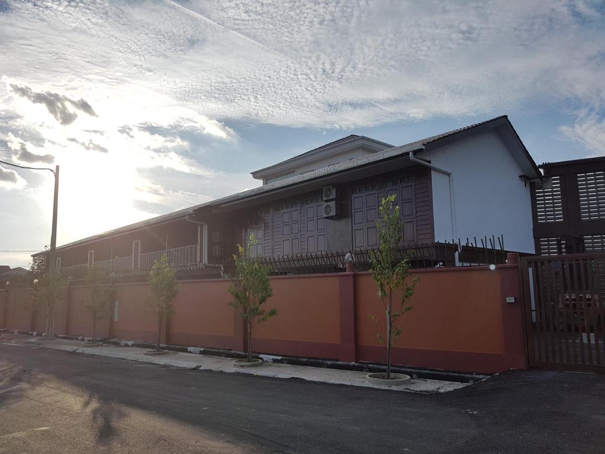 Little Kampung Studio Teluk Intan Kültér fotó